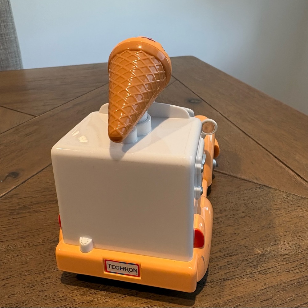 Vintage Summer Scoop 2003 Chevron Cars Ice Cream Truck #34 white & orange - Picture 3 of 7